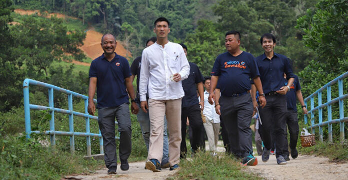 ธนาธร1-2