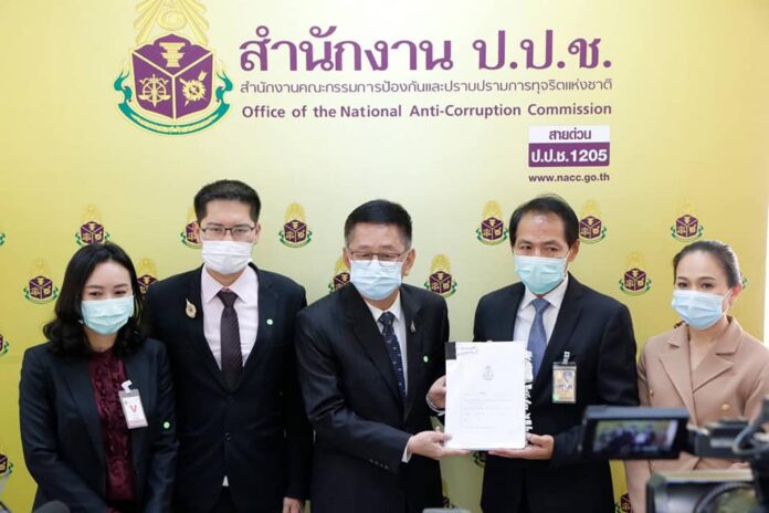 ฝ่ายค้าน ยื่น ป.ป.ช. ตรวจสอบ 'ประยุทธ์-จุรินทร์'