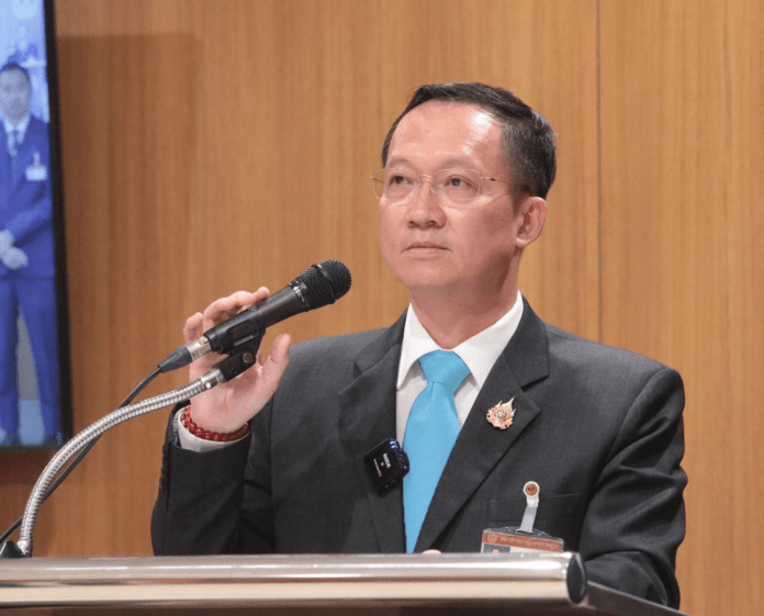 อัครเดช แถลง