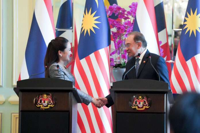 แพทองธาร อันวาร์ อิบราฮิม ปก