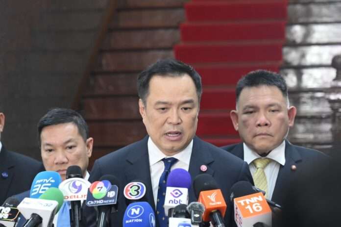 อนุทิน ปก