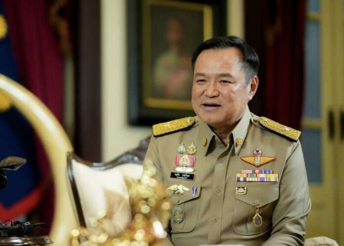 อนุทิน เครื่องแบบ