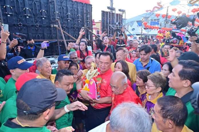 อนุทิน ลิ้มกอเหนี่ยว แห่