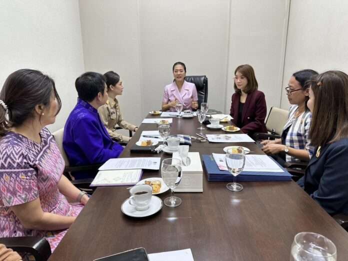 ธีรรัตน์ สำเร็จวาณิชย์ แก้หนี้ ปก