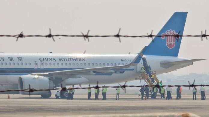 เครื่องบิน ส่งจีนกลับ ปก