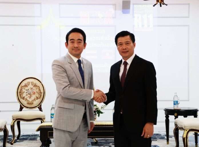 เผ่าภูมิ โรจนสกุล จับมือลาว ปก