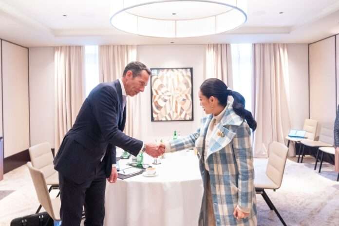 แพทองธาร DKSH ปก