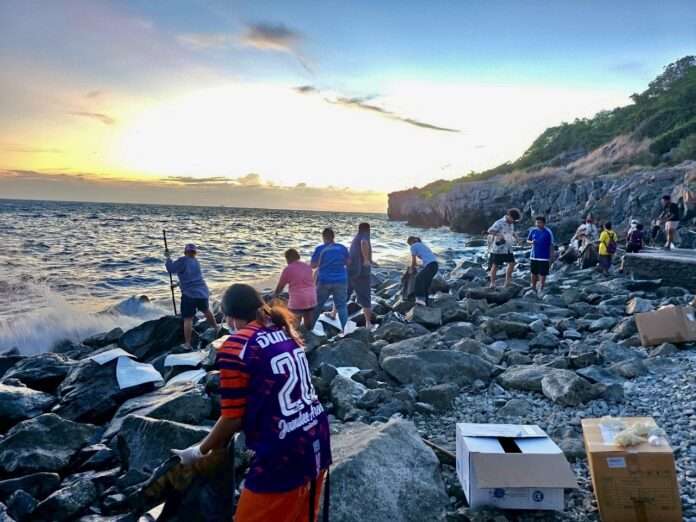 คราบน้ำมัน สีชัง