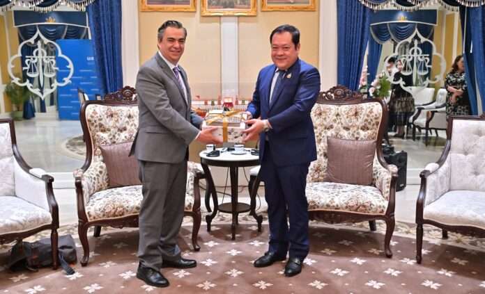 ทวี สอดส่อง ผอ.WJP ปก