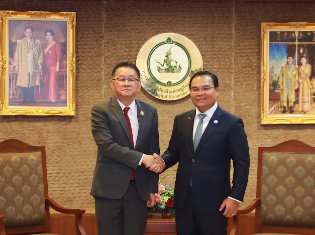 ประเสริฐ รมว.น้ำ กัมพูชา ปก