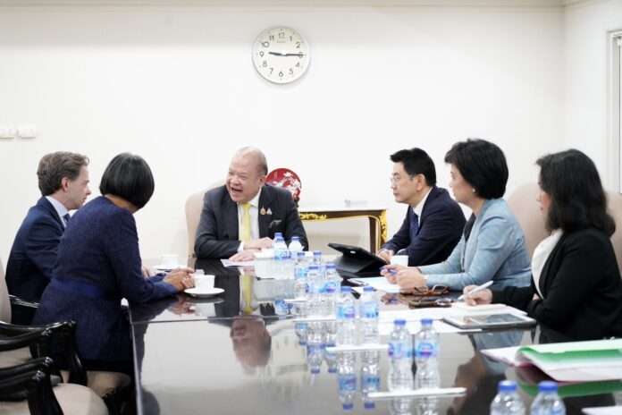 พิชัย นริพทะพันธุ์ Seagate ปก