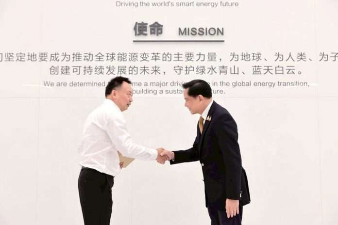 พีระพันธ์ เยือนจีน ปก