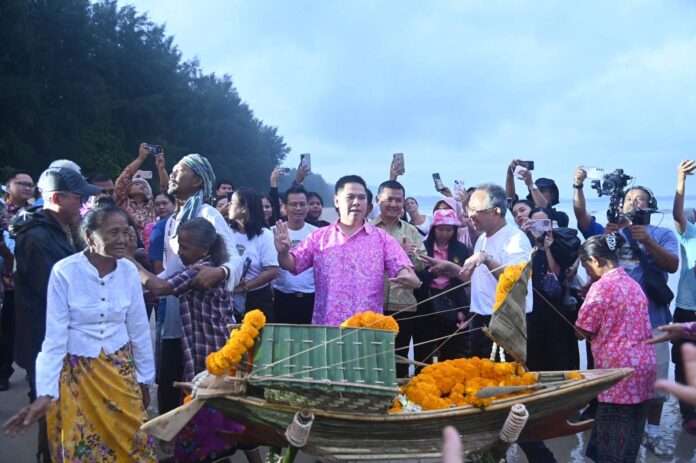 วราวุธ รำ