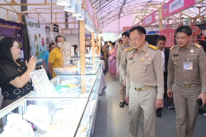 อนุทิน งานโอทอป