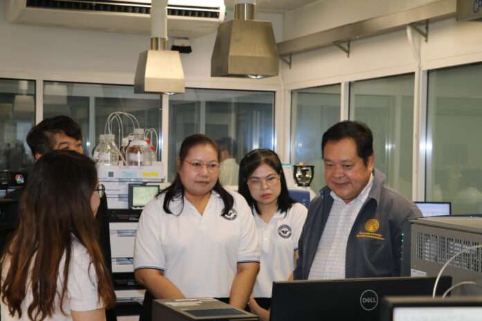 ทวี แล็บ ปก