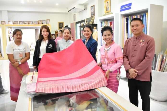 ธีรรัตน์ ปก