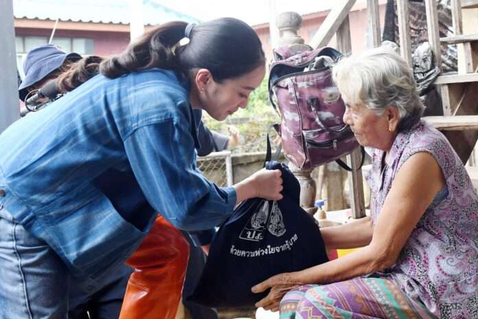 แพทองธาร ถุงยังชีพ