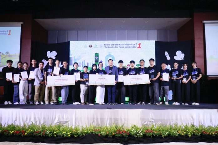 ภาดล ถาวรกฤชรัตน์ ปก