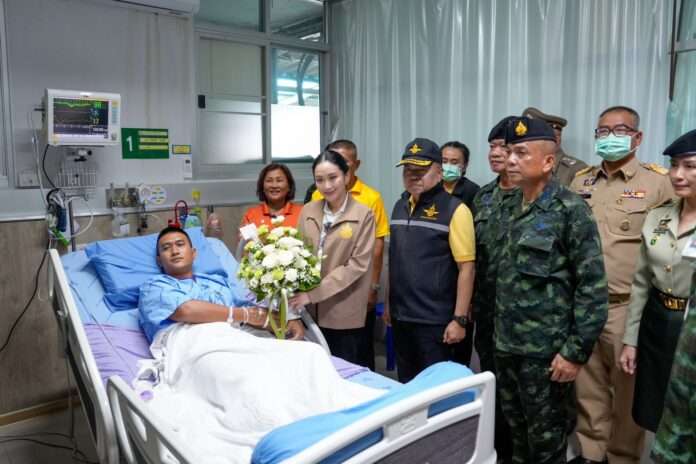 แพทองธาร ณัฐพล เยี่ยมทหาร ปก