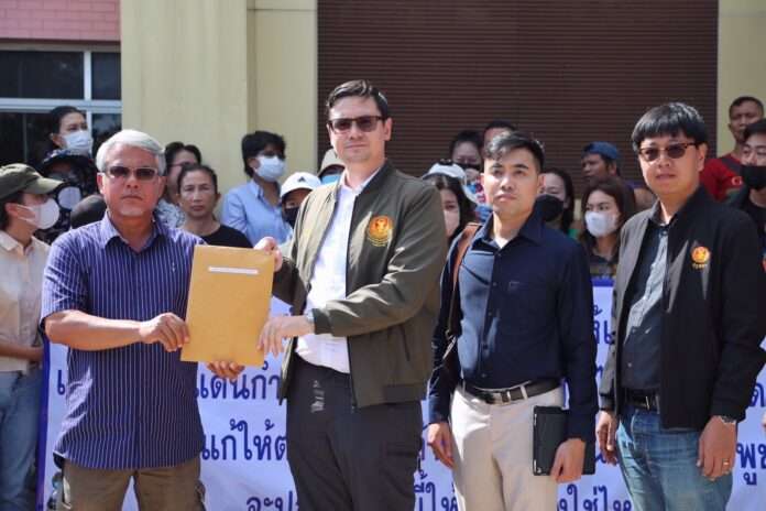 โรม รับหนังสือ คลองลึก ปก