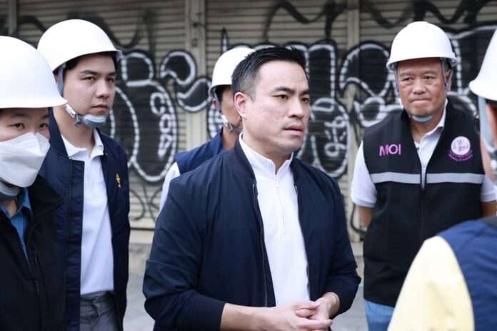 เอกนัฎ ลอรี่