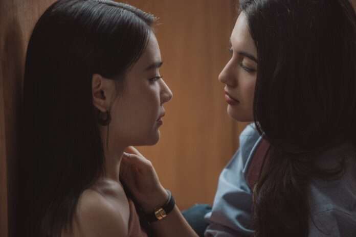 รักขบวนนี้หัวใจเกือบวาย