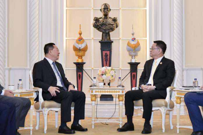 ประเสริฐ รมว.ลาว