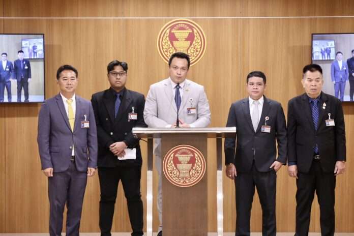 สะถิระ ปก