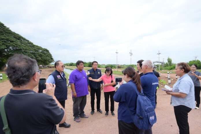 สื่อสัญจร ปก