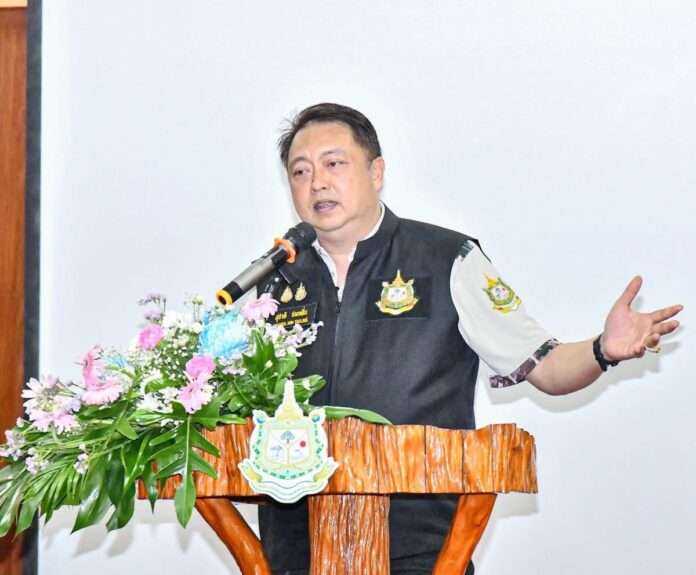 สุชาติ ชมกลิ่น