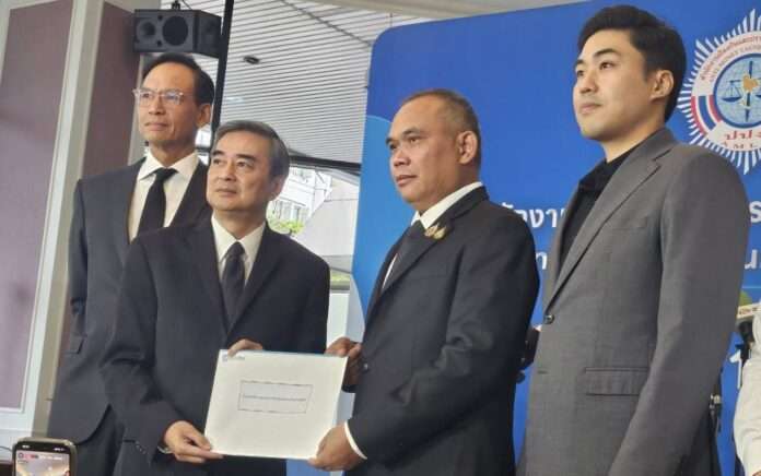 อภิสิทธิ์