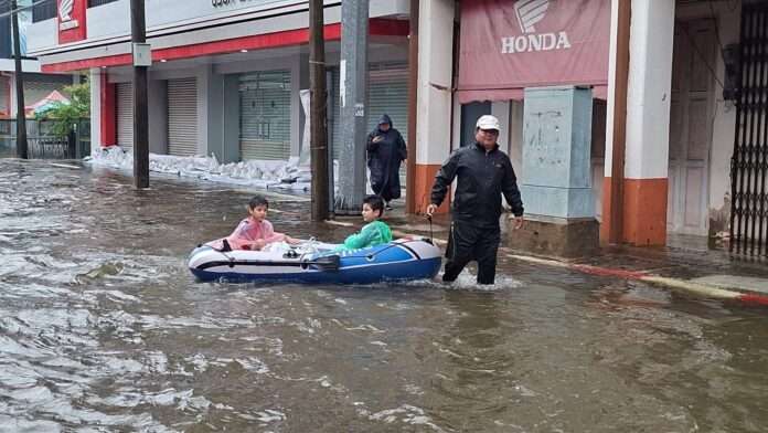 น้ำท่วม ปัตตานี เด็ก