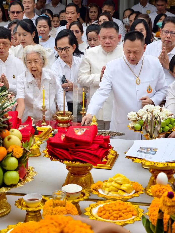 บวงสรวง ศาลหลักเมือง