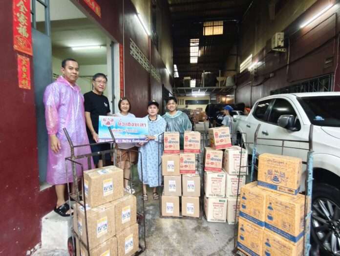 มอบของ ครัวกลาง