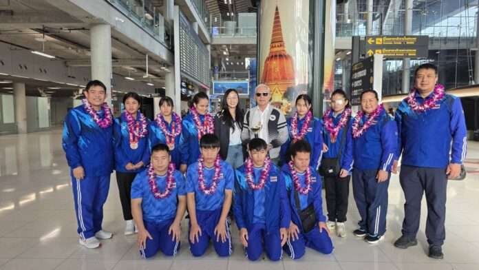 อำนวย กลิ่นอยู่ นักยูโดตาบอด ปก