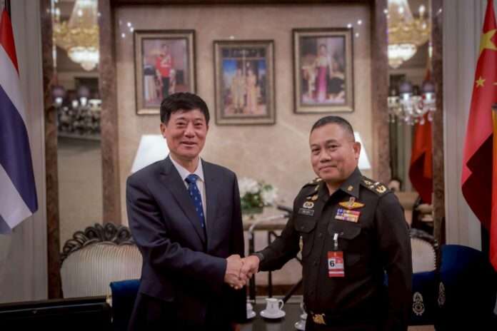 ดิเรก บงการ หลิว จงอี้ จับมือ