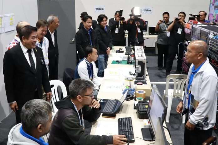 ธรรมนัส เยี่ยมศูนย์ถ่ายทอด ซีเกมส์