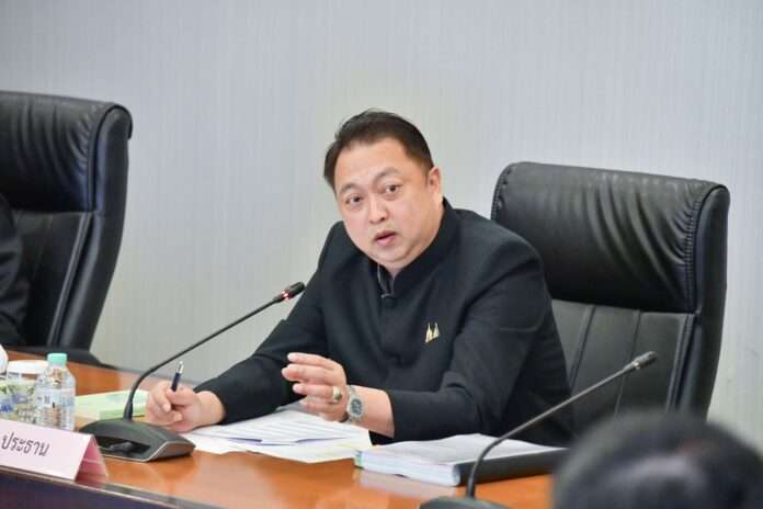 สุชาติ ชมกลิ่น