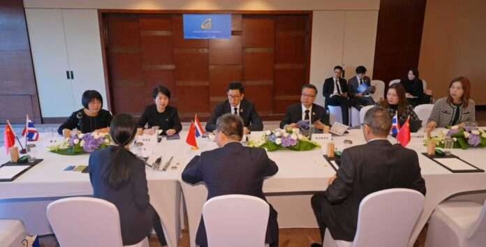 เอกนิติ นฤตม์ นักลงทุนจีน เจรจา