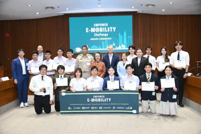 ชัชชาติ Empower E-Mobility Challenge นักเรียน ปก