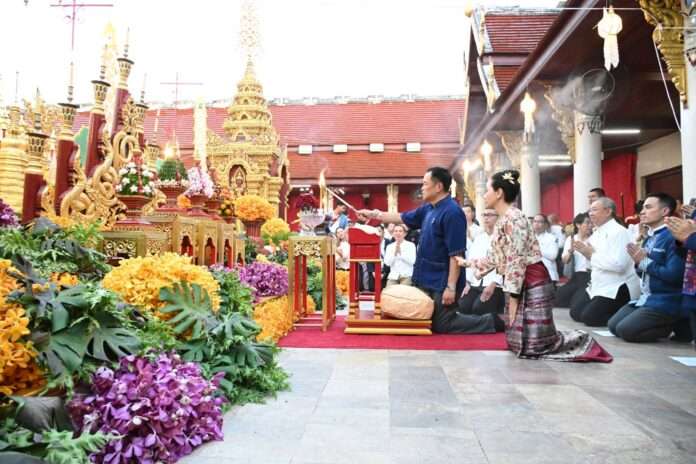 อนุทิน ห่มผ้าพระธาตุ ปก