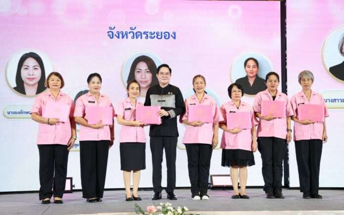 อัครา มอบรางวัล