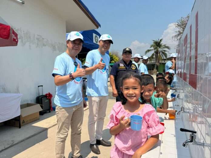 อีซูซุให้น้ำ เด็ก