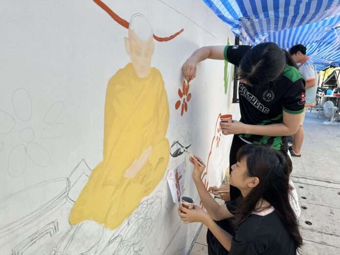 ทาสีกำแพง