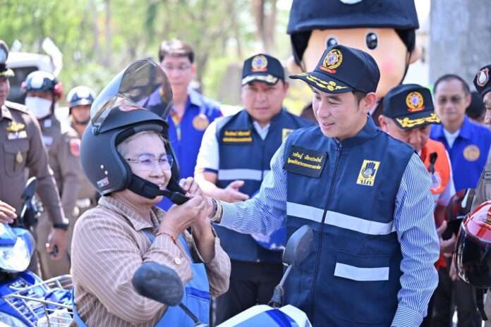 วรศิษฎ์ เลียงประสิทธิ์ หมวกกันน๊อค