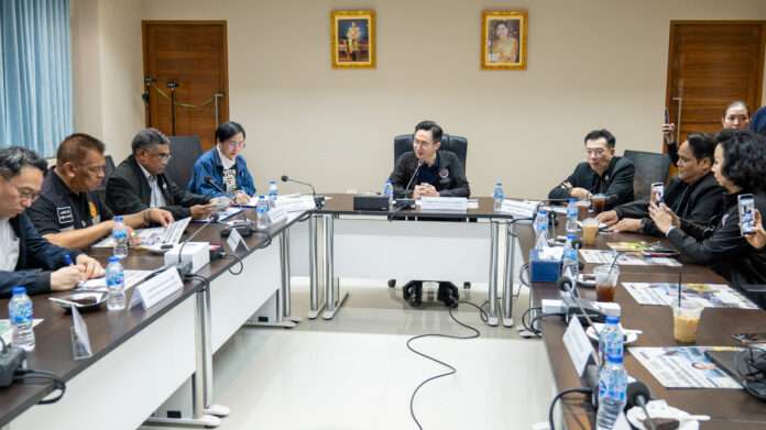 ยศชนัน ประชุม