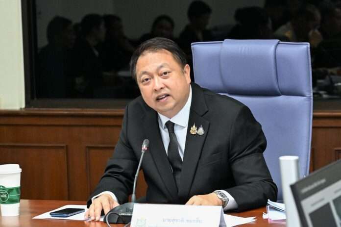 สุชาติ ชมกลิ่น