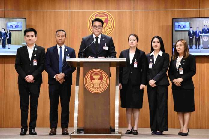สกลธี แถลง