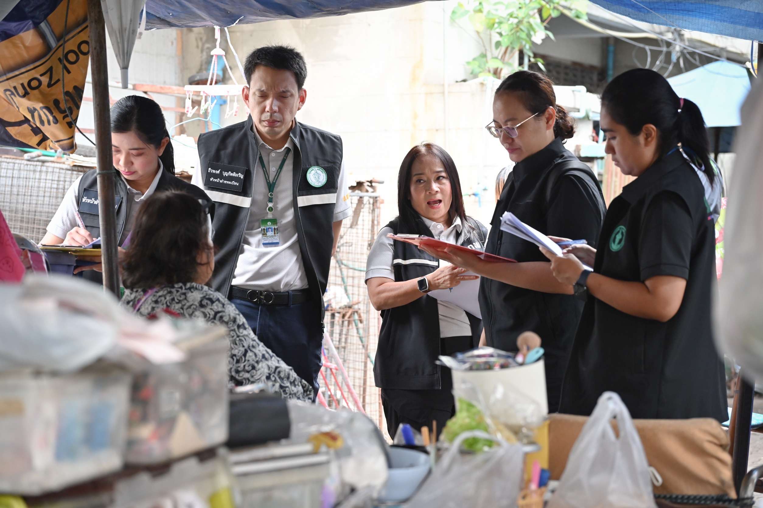กทม. สนธิกำลังตรวจสอบข้อเท็จจริง บุคคลต่างด้าวย้ายเข้าทะเบียนบ้านเขตดินแดงโดยมิชอบ