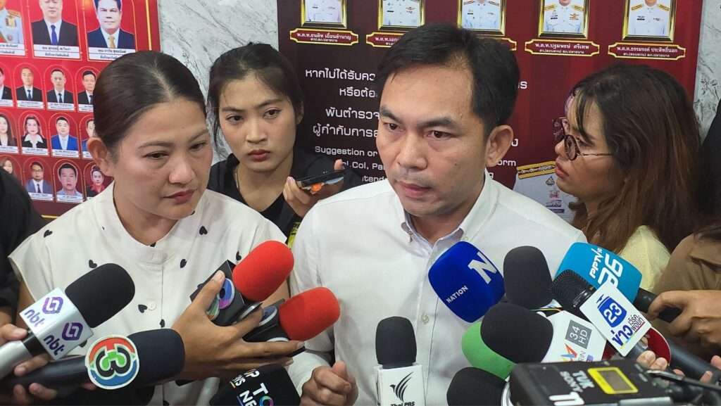 ปาริษา ศรีแสงจ้าย กับ ณัฐพงษ์ สาเกตุ รองประธานเครือข่ายผู้ปกครองฯ